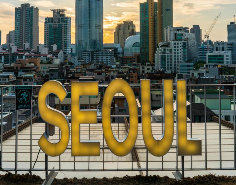 Descubre los encantos de Seúl: un viaje a la capital de Corea del sur.